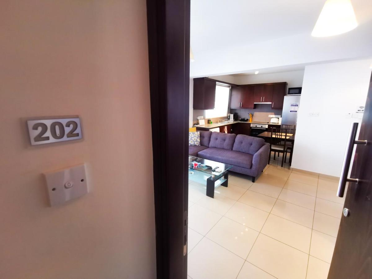 Promenade Breeze City Apartment Ларнака Екстер'єр фото